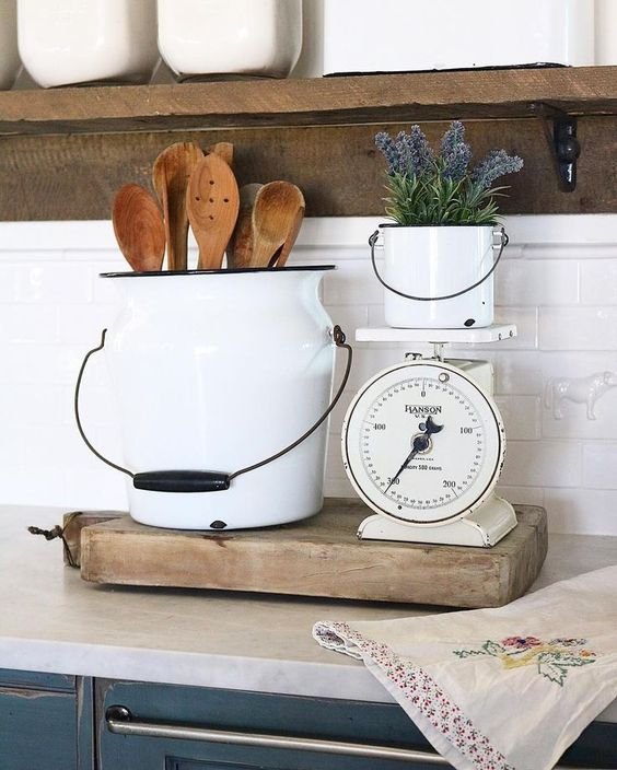 creating a nest, one vintage piece at a time. farmer's wife, mama of four sweet babes. favs:coffee+old+pretty+comfy+cozy. email:birdie.rose.farm@gmail