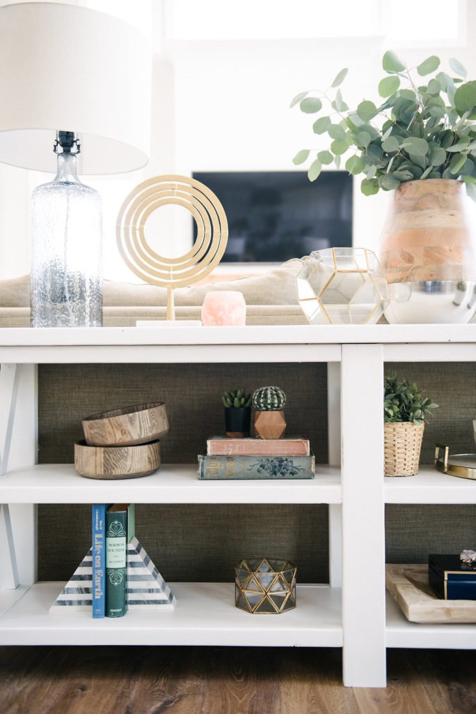 Shelf styling ideas from DesignLovesDetail.com. Love this blend of natural elements and colors. Links to products included in blog post. 