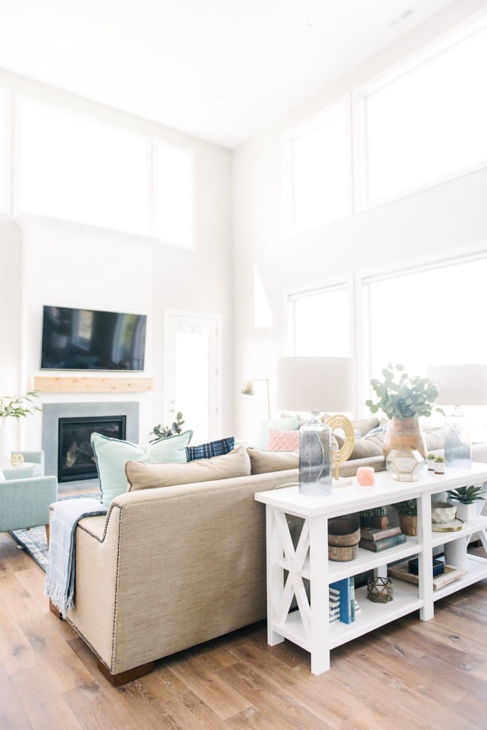 This home is so beautiful! I love home tours and this one does not disappoint, plus all product links are included!